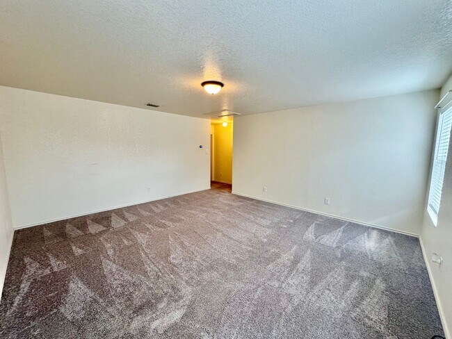 Building Photo - *COMING SOON*  Beautifully Designed Two-Story Home with Loft and Garden Tub!