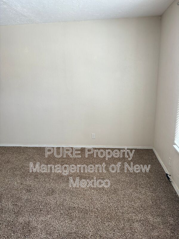 Building Photo - 12400 Hardin Ct NE