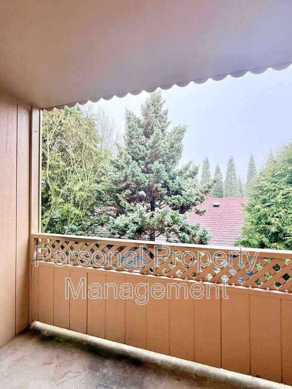 Building Photo - 3412 NE 66th Ave