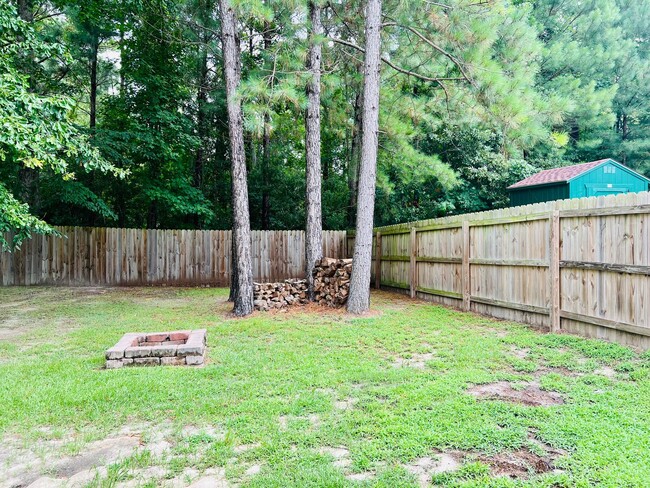 Building Photo - Sellhorn Heights Beauty, 4BR/2.5BA, Fenced...