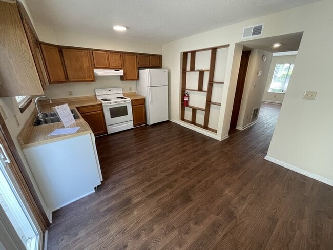 Building Photo - 5851 Shady Grove Cir