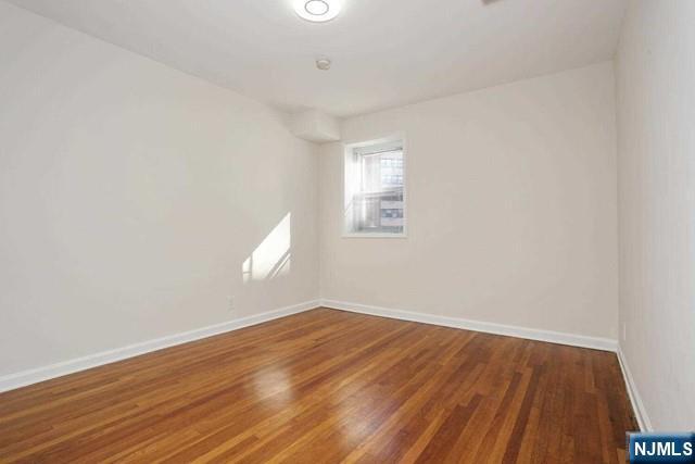 Building Photo - 2340 Linwood Ave