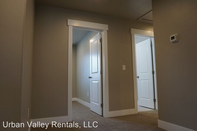 Building Photo - 3 br, 3.5 bath House - 720 E. Ryder Park Ln.
