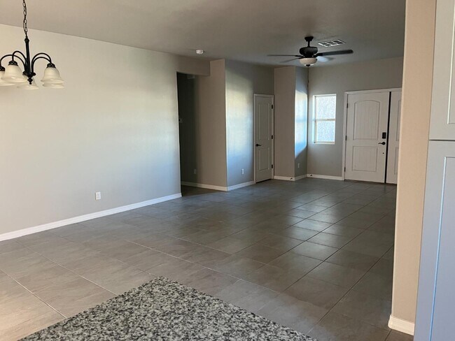 Building Photo - 10615 E 45th Pl