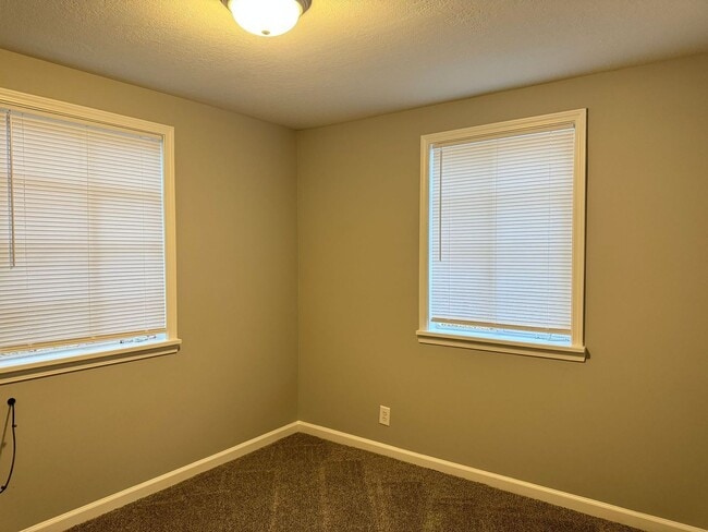 Building Photo - 507 Baker St