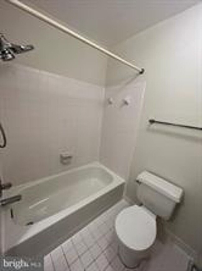 Building Photo - BEAUTIFUL END UNIT TH NEAR DOWNTOWN ROCKVILLE