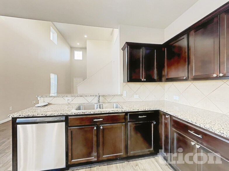 Building Photo - 15012 Custis Ln