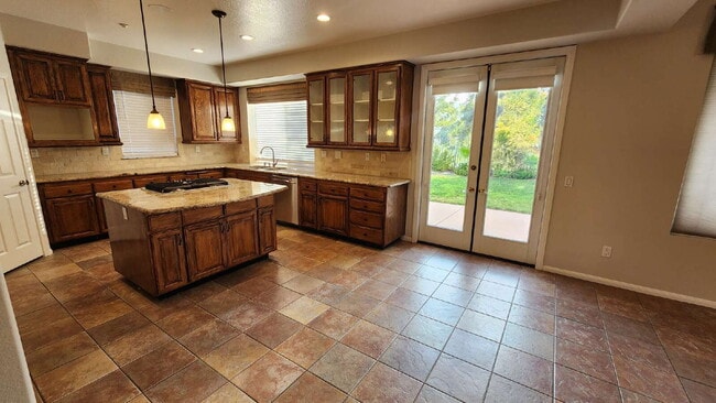 Building Photo - Gorgeous home on the Golf Course in a gated community.