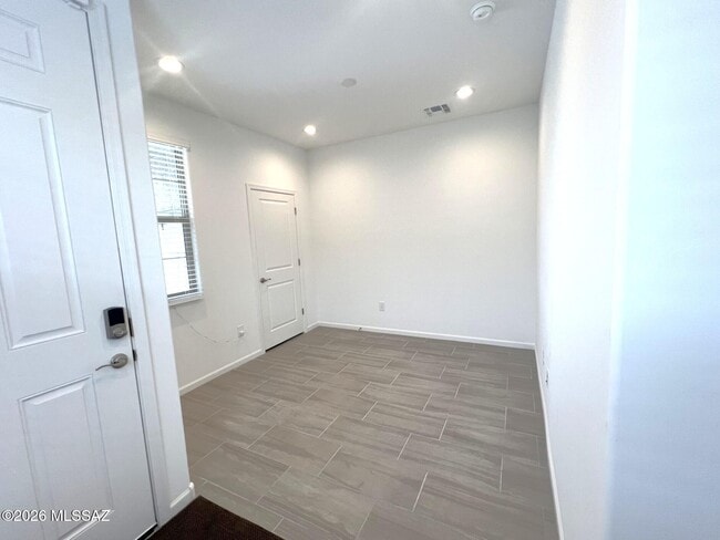Building Photo - 353 N Spring Flower Dr