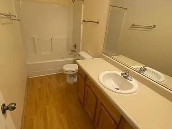 Building Photo - 2-Bedroom Townhouse Available for Rent!