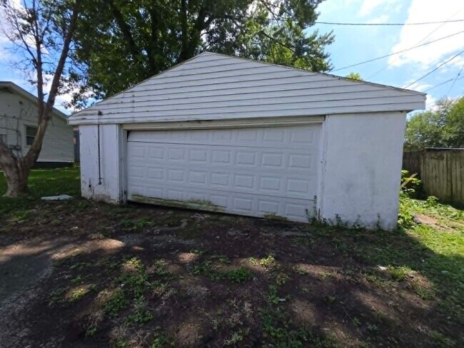 Building Photo - 1017 Haller Ave