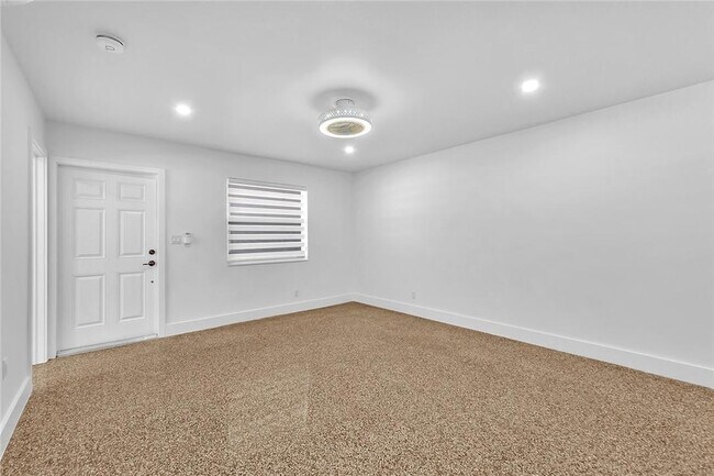 Building Photo - 5122 NE 19th Ave