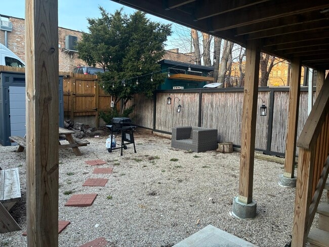 Building Photo - 544 W Cullerton St