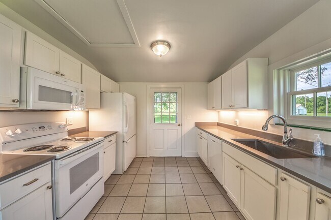 Building Photo - UNIQUE OFFERING-HISTORIC CAPE COD ON URBAN...