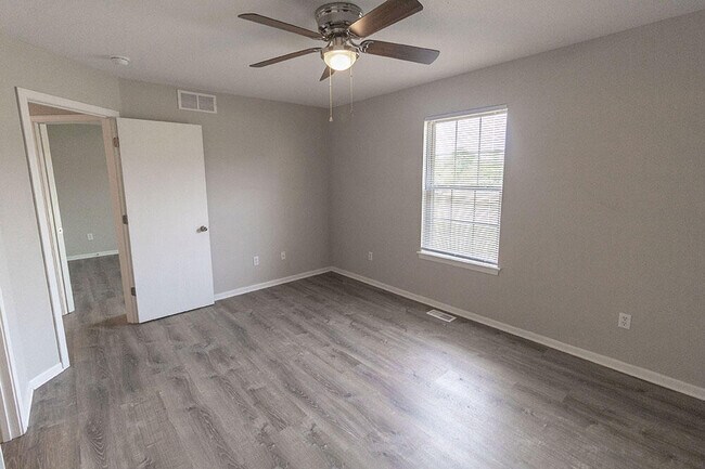 Building Photo - 1427 Greensboro Dr