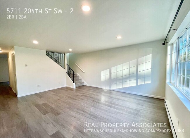 Building Photo - 2 Bed/1.5 Bath in Lynnwood! **Remodeled Ki...