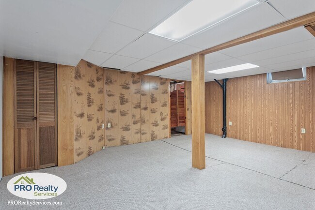 Building Photo - 257 E Spruce St