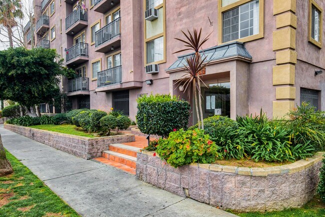 Building Photo - Kingsley Court Apartments