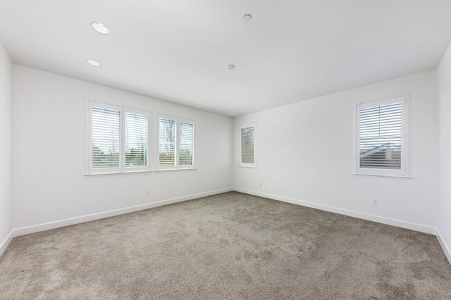 Building Photo - 1680 Southview Dr