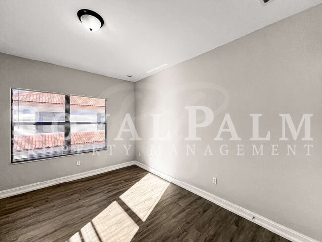 Building Photo - Big on Space, Smart on Layout — 3 bedroom 2.5 bath corner END UNIT pet-friendly townhouse!