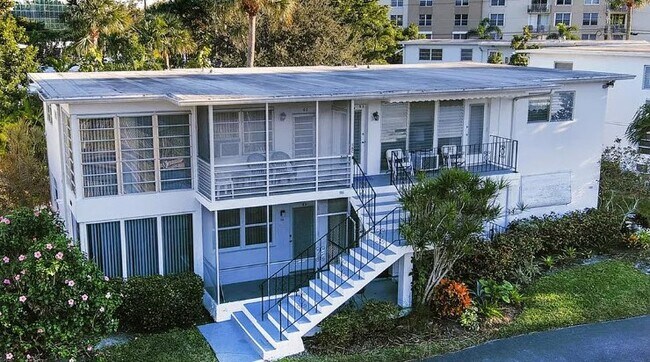 Primary Photo - 1060 SE 14th Pl