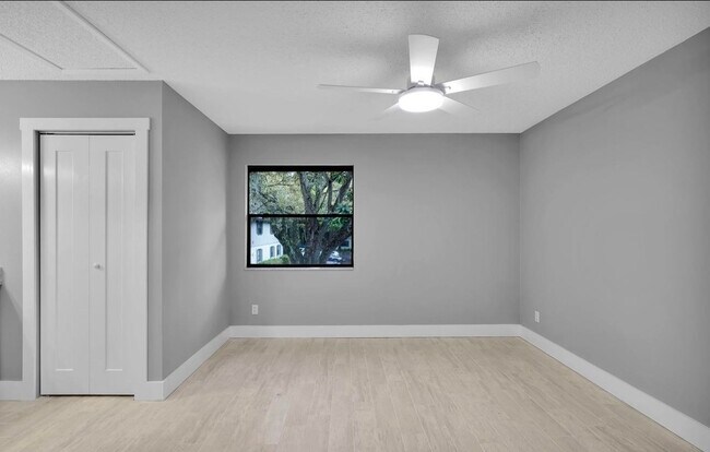 Building Photo - 30 Catalonia Ct
