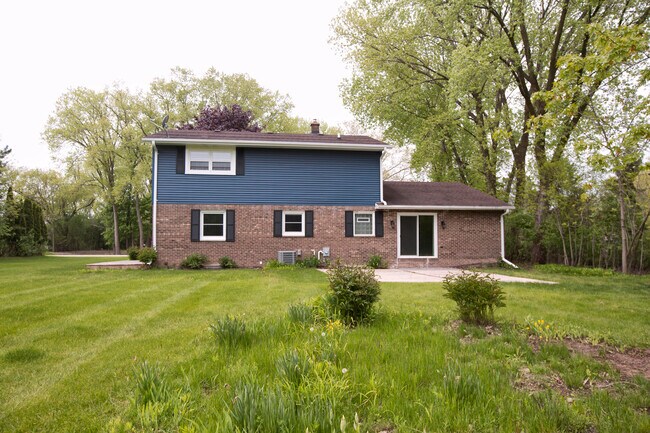 Building Photo - 10234 N La Cresta Dr