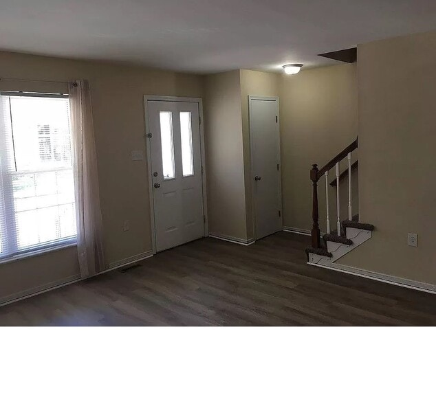 living room - 820 Catherine St