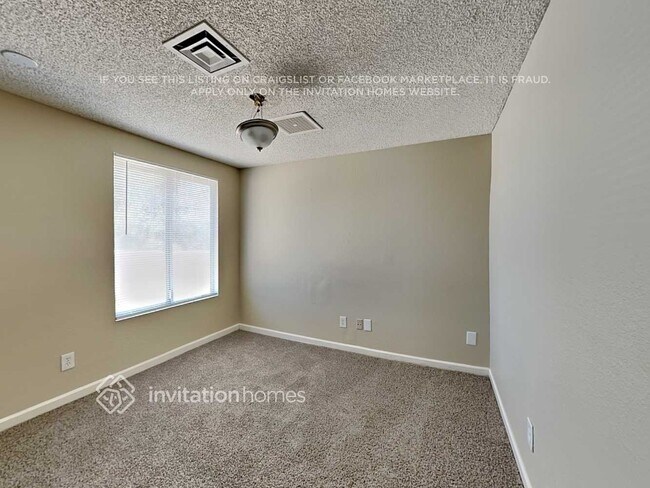 Building Photo - 10108 W Glenrosa Ave