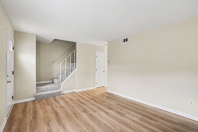 Building Photo - Updated 2BR Townhome Minutes from Central Park & Mary Washington Hospital!