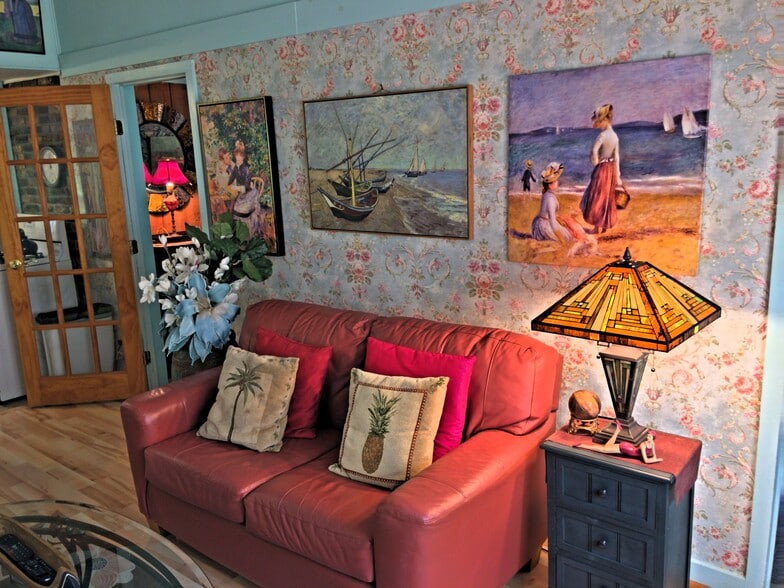 Living Room - 111 Causeway Rd