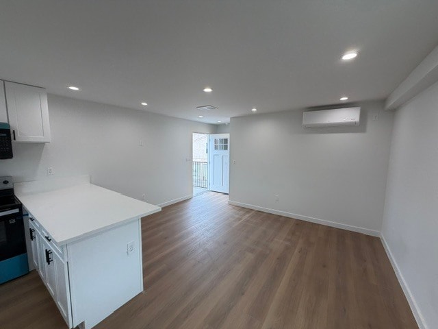 Building Photo - 1305 1/2 E 46th St