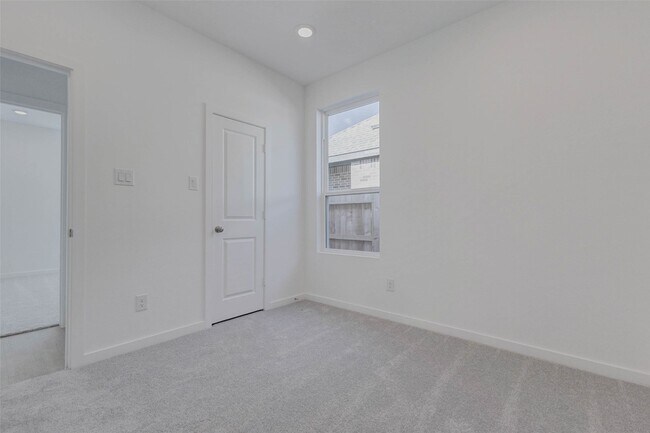 Building Photo - 5819 Majestic Sky Dr