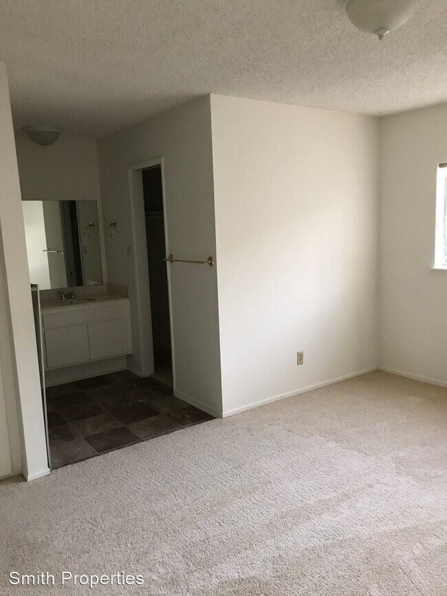 Building Photo - 1865 Plaza del Amo