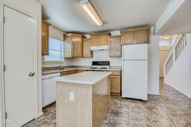 Building Photo - 6216 Spotted Eagle Dr