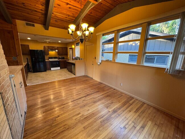 Building Photo - 1173 Seminole Dr