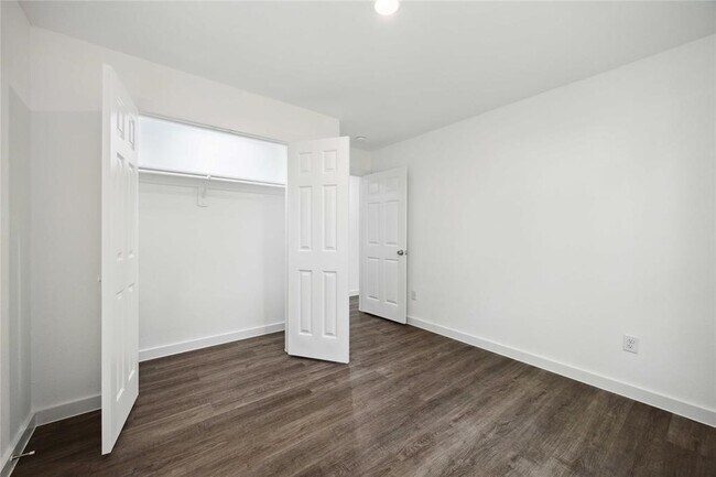 Building Photo - 1056 North Ln