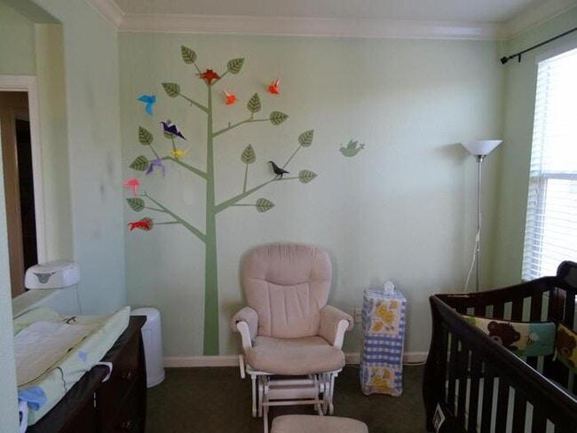 Building Photo - Adorable 2 bedroom 2 bathroom townhouse in...