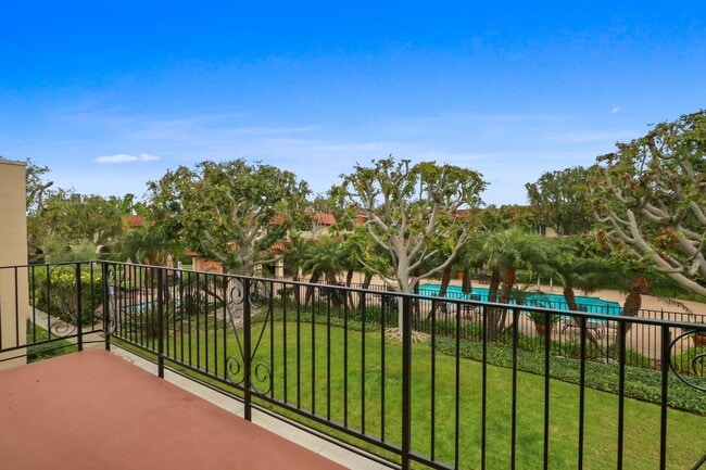 Building Photo - For Rent 3 Bed, 2.5 Bath Condo in Mesa Ver...