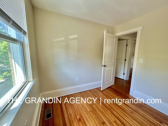 Building Photo - 1518 Wautauga St SW