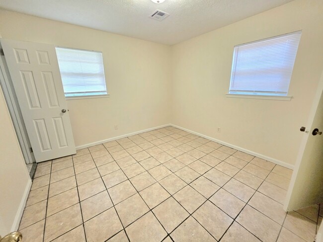 Building Photo - 408 Briarbrook Dr