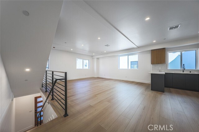 Building Photo - 1237 N Orange Dr