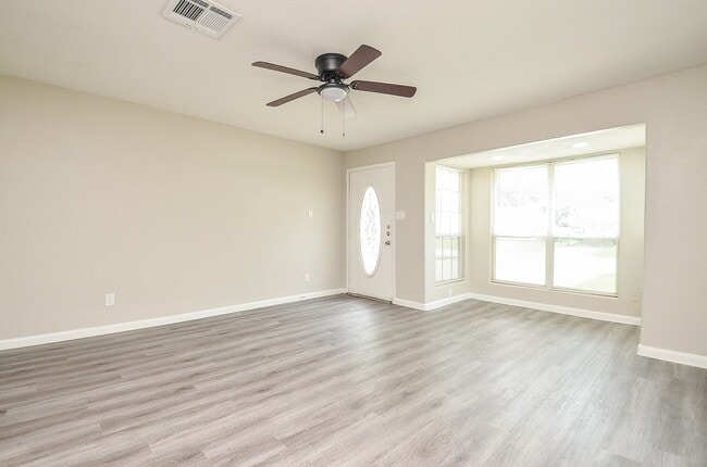 Building Photo - 2110 Pickerton Dr