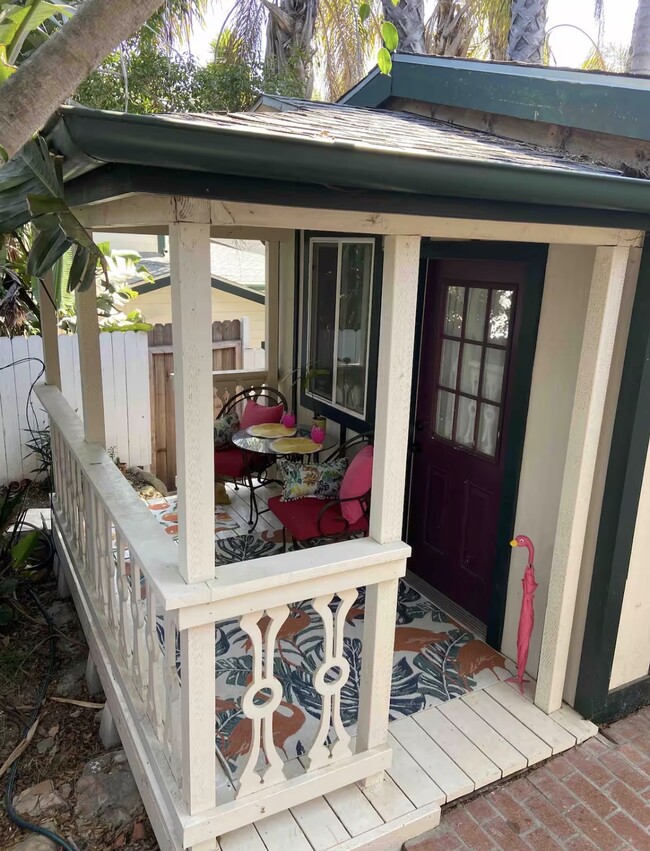 Building Photo - 2484 Lillie Ave