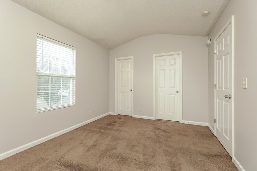 Building Photo - 1936 Turnberry Ct
