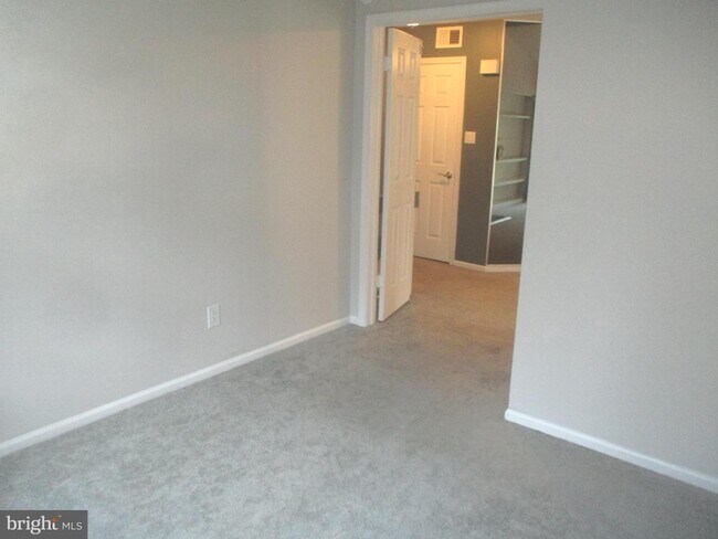 Building Photo - 204 Beacon Hill Dr