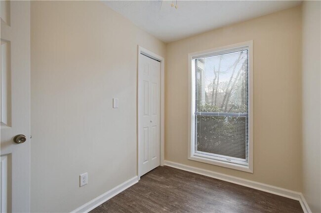 Building Photo - 210 Wynnes Ridge Cir SE