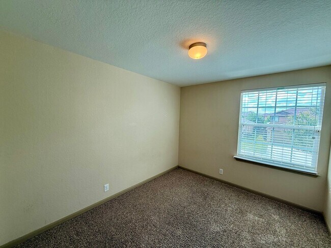 Building Photo - Beautiful 3 bedroom, 2.5 bathroom in Avery...