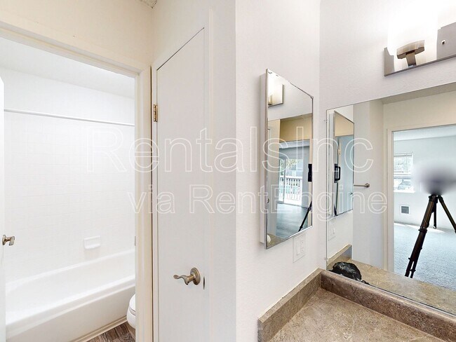 Building Photo - 521 Alameda del Prado