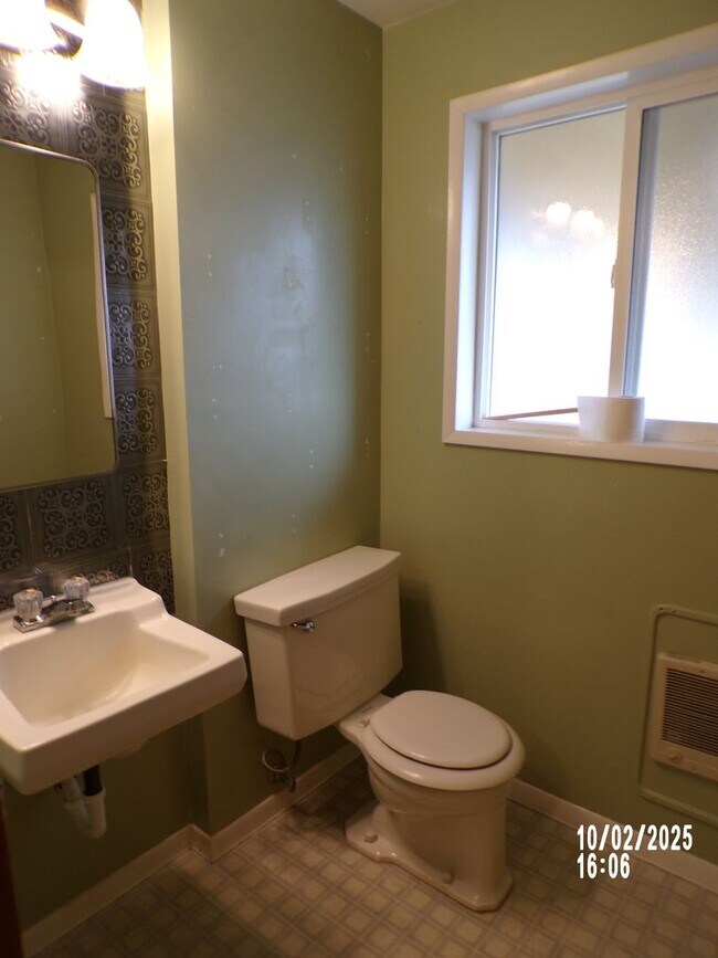 Building Photo - Charming home edge of Corvallis, close to ...